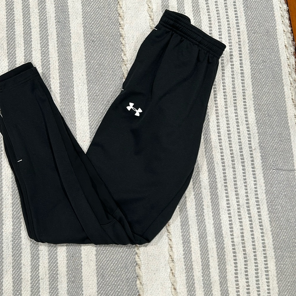 Women’s size medium, black, Under Armour pants!